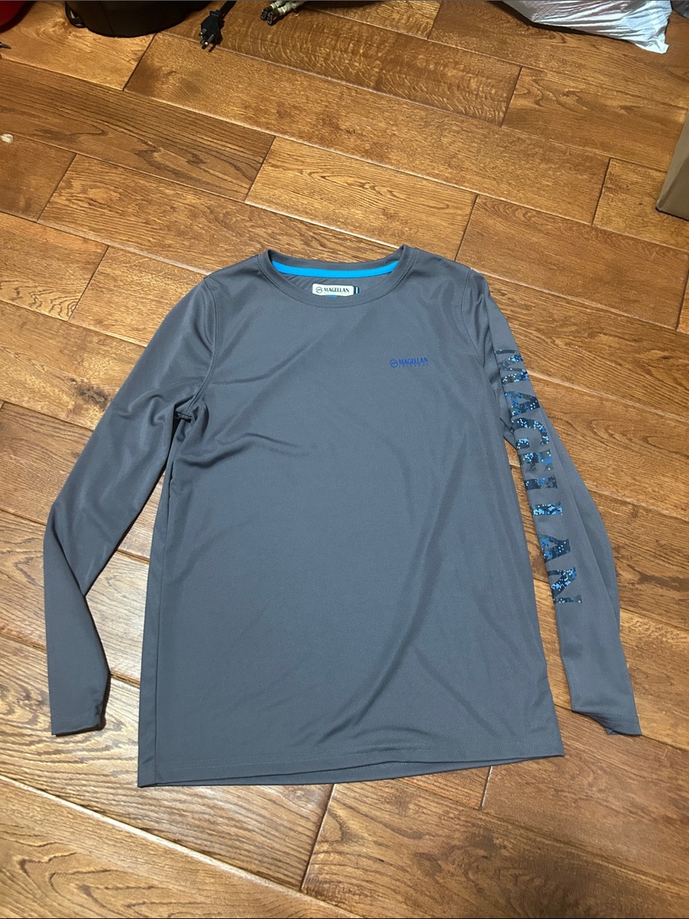 Magellan Outdoors Gray Long Sleeve Tee with Blue Accents